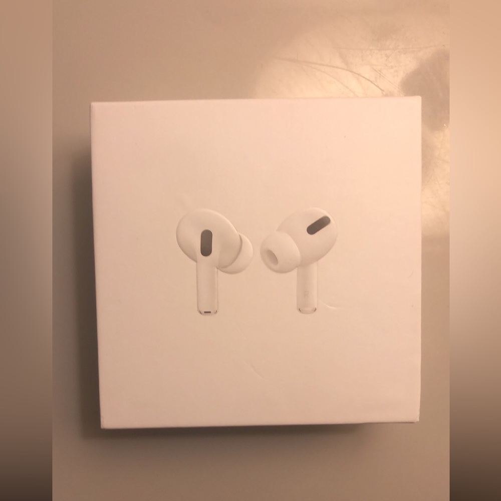 Airpods Pro (1st Generation) With Magsafe Charging Case